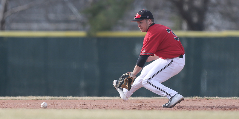 Esdohr's long ball not enough at Grinnell