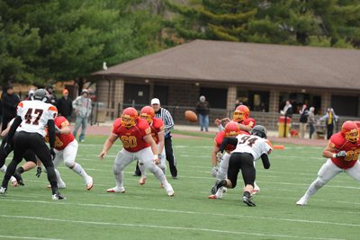 Seven football players earn IIAC recognition