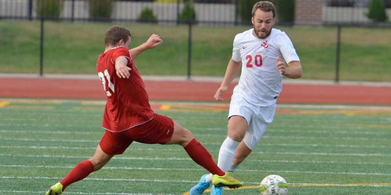 Men's soccer falls to 10th-ranked Loras