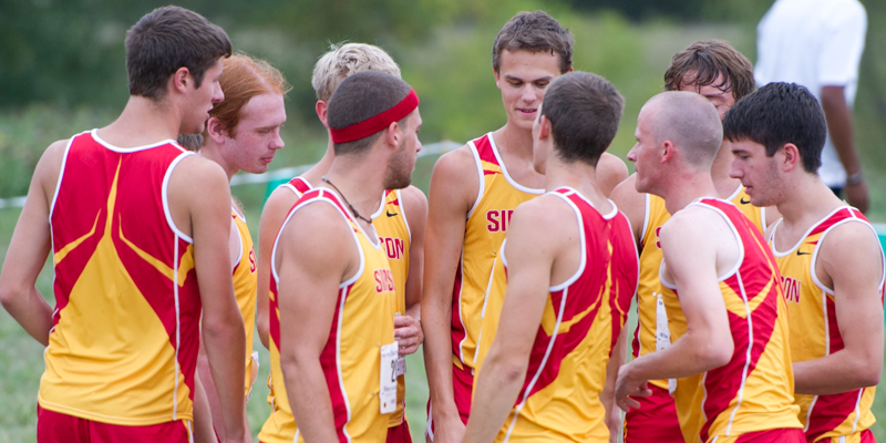Men's cross country runs well under the lights in Sioux Falls