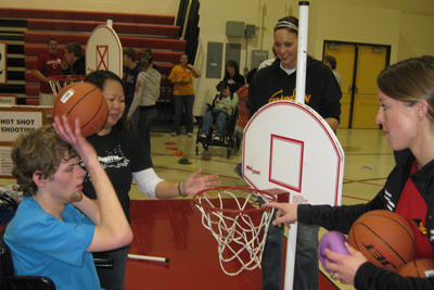 Simpson basketball teams assist with Hot Shot event