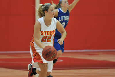 Simpson holds off Kenyon for 60-58 win