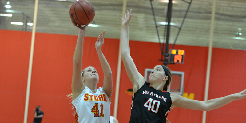 Women's basketball beats Wartburg, moves within a game of first