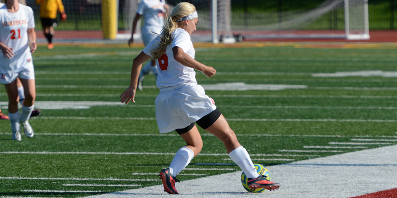 Women's soccer falls to Coe in closing minutes