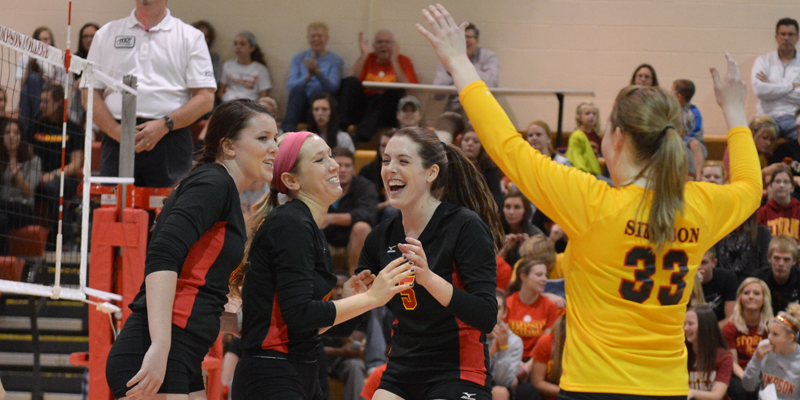 Volleyball finishes strong, beats Central