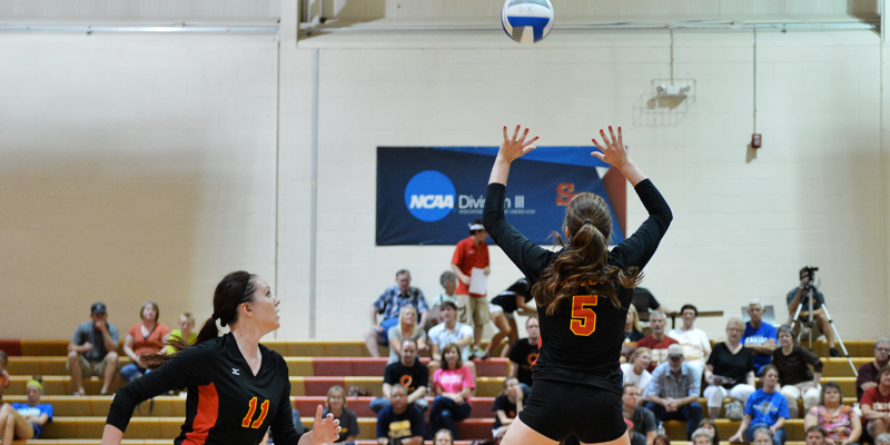 Volleyball falls to Wheaton, Carthage