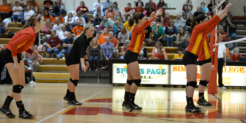 Volleyball goes 2-0 on first day of IIAC/NAAC Crossover