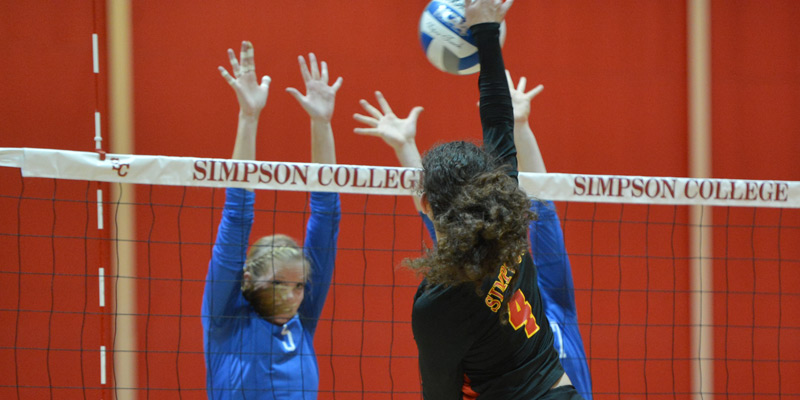 Volleyball avenges 2013 loss, beats Luther in five