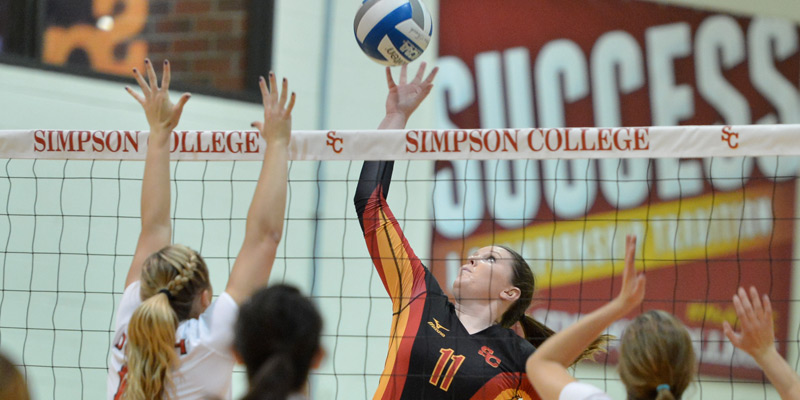 Volleyball hangs tough in pair of five-set losses