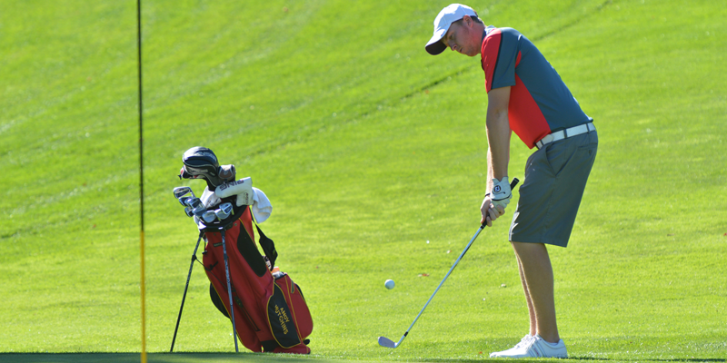 Hutchins, Lindenman lead men's golf at own invite