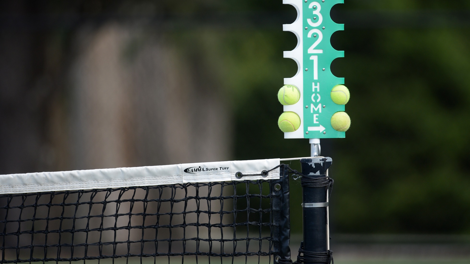 Men’s tennis ends weekend with split