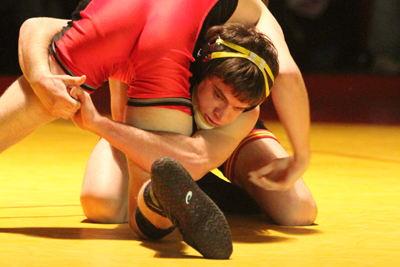 Simpson wrestlers fall to Central in regular season finale