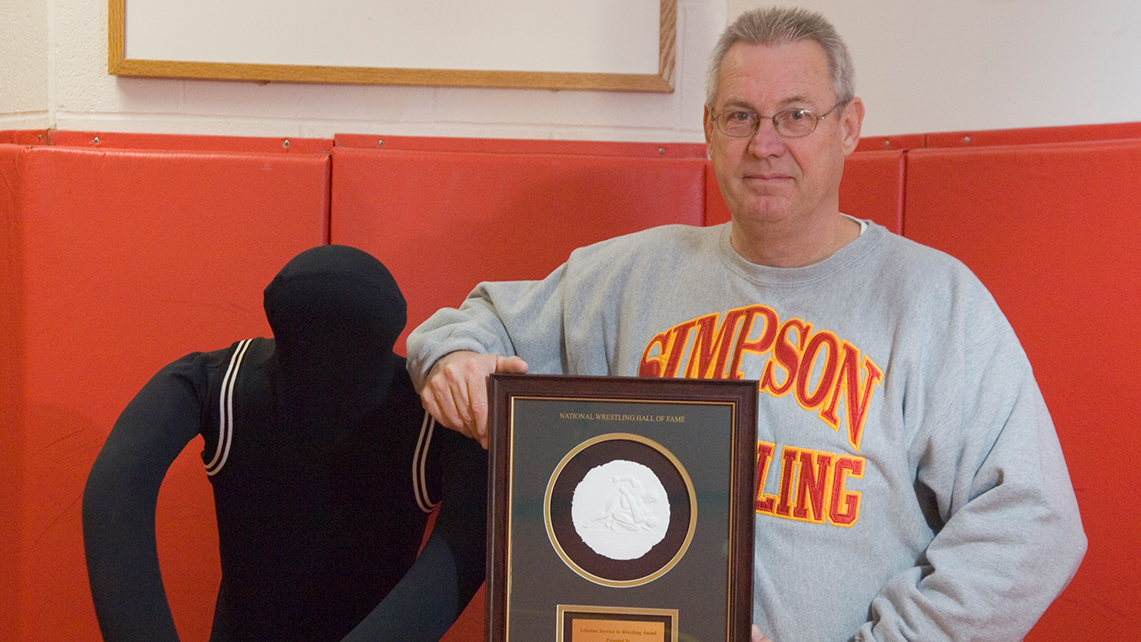 Former Simpson College wrestling head coach Ron Peterson will be inducted into the IHSAA Wrestling Hall of Fame this Saturday.