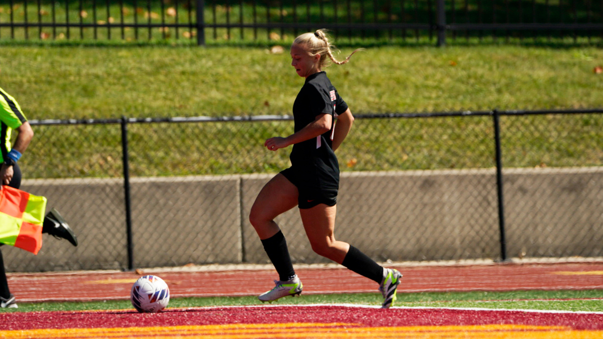 Junior Jordyn Foelske (photo by Frank Novak)