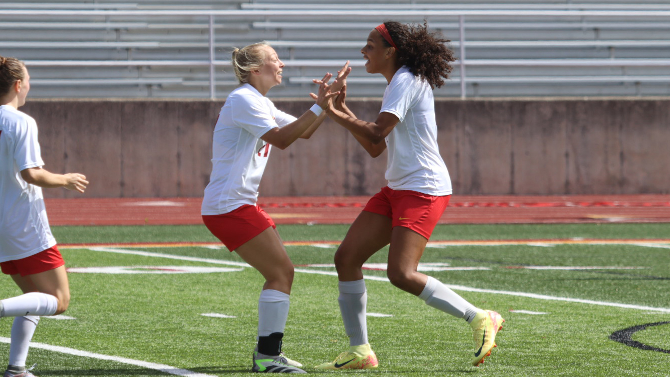 L to R: Jordyn Foelske and Cassie Nash (photo by Abby Hintz)