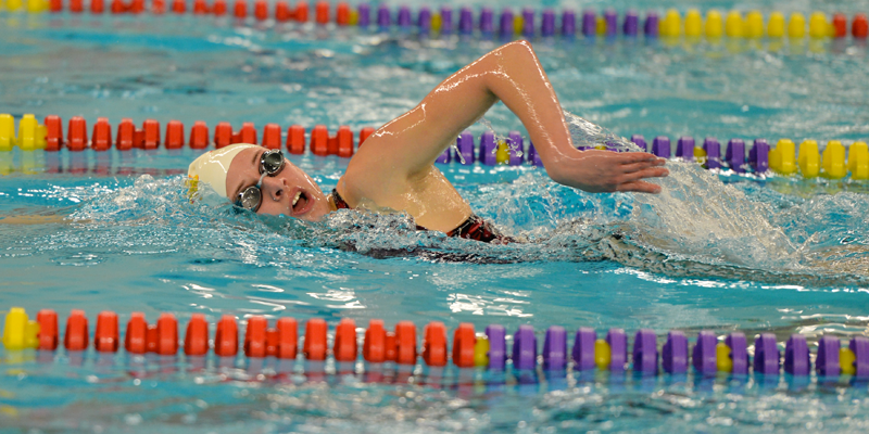 Swimmers and divers compete at Grinnell Invitational